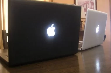 Macbook glowing apple logo